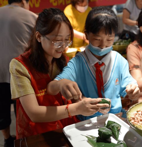 粽情端午 傳承文化——新大新攜手老街社區(qū)成功舉辦迎端午包粽子文化藝術(shù)交流活動